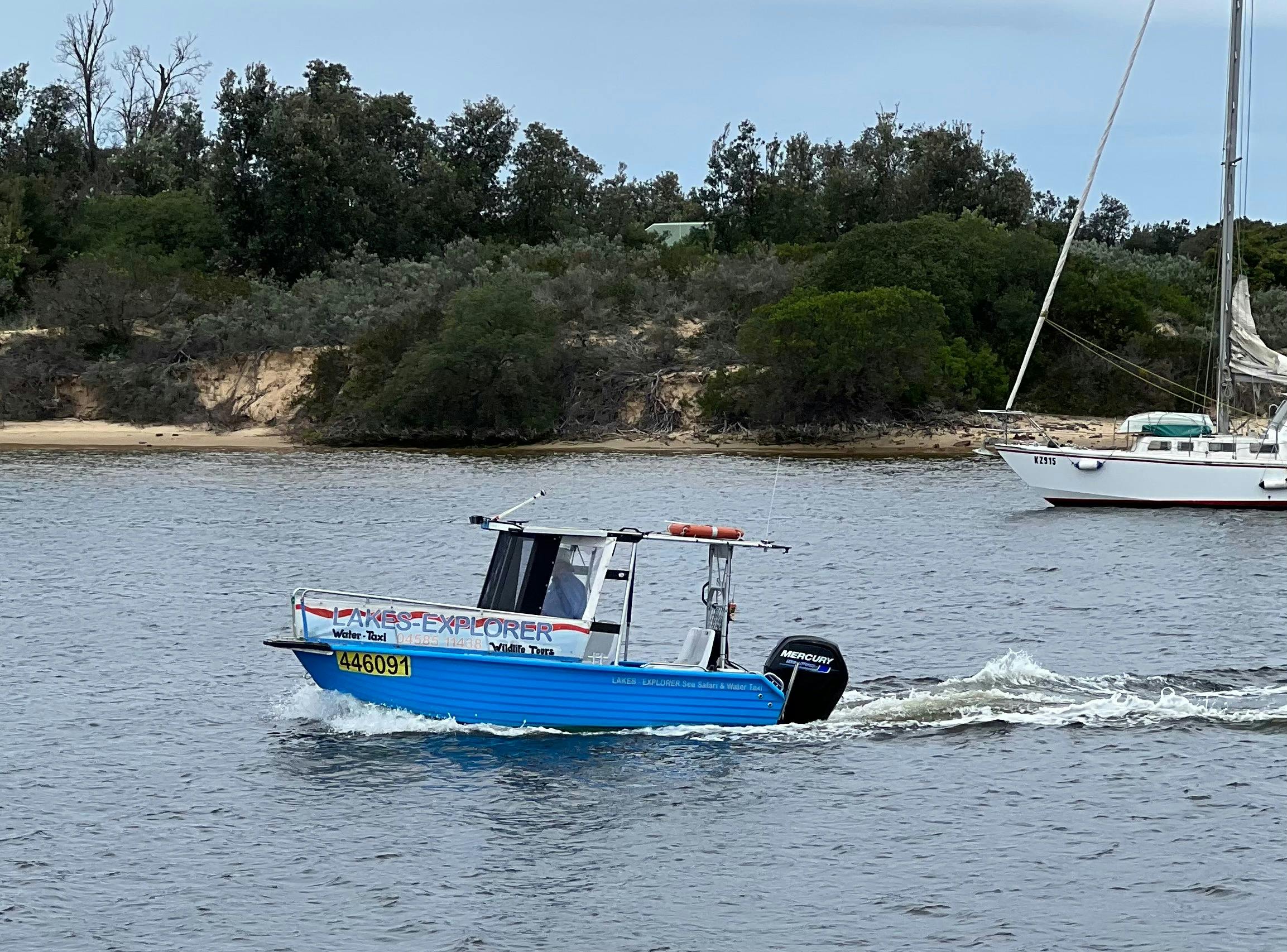 Lakes-Explorer Commercial vessel