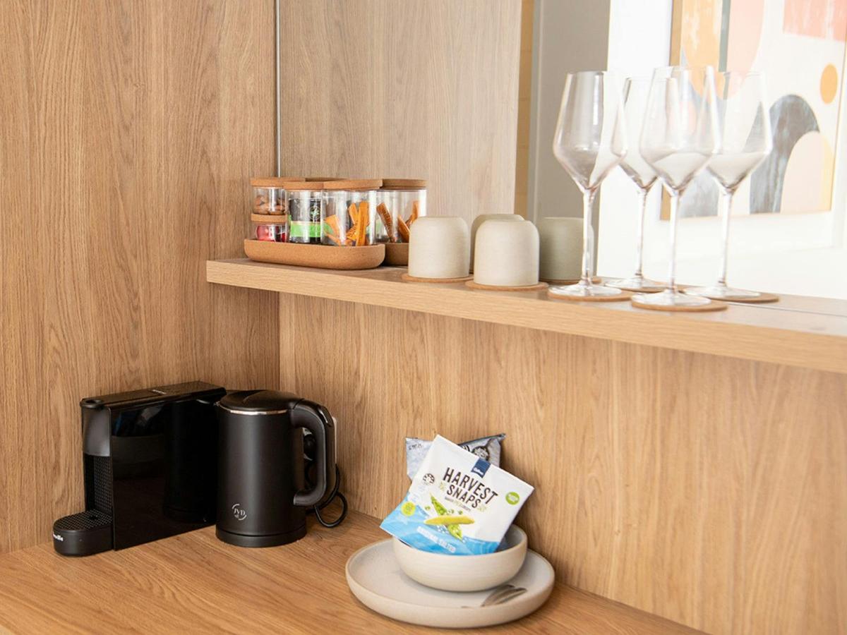 kettle, espresso machine, cups and wine glasses in the Kar-Rama Hotel Superior King Room