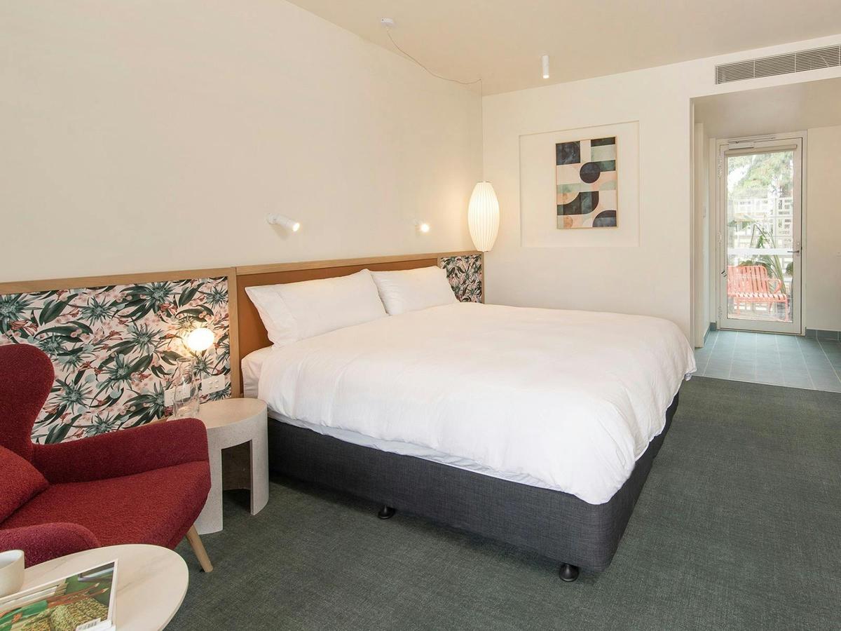 Kar-Rama Hotel Executive King Terrace room with a double bed