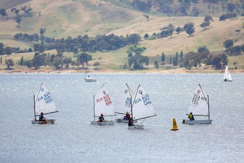 Sailing on Lake Hume