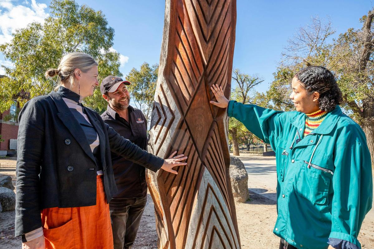 Rob Hyatt, Manger Cultural Experiences, taking visitors on an Aboriginal Guided Walking Tour