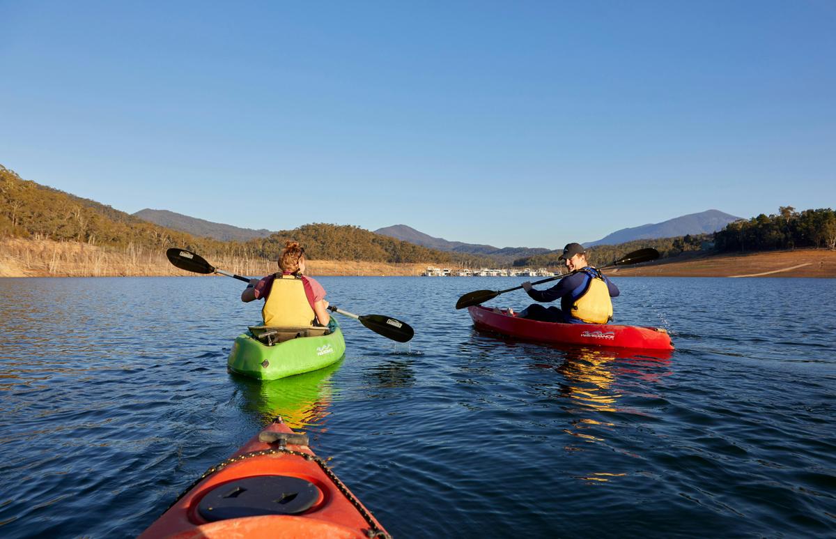 Canoeing Lake Eildon
