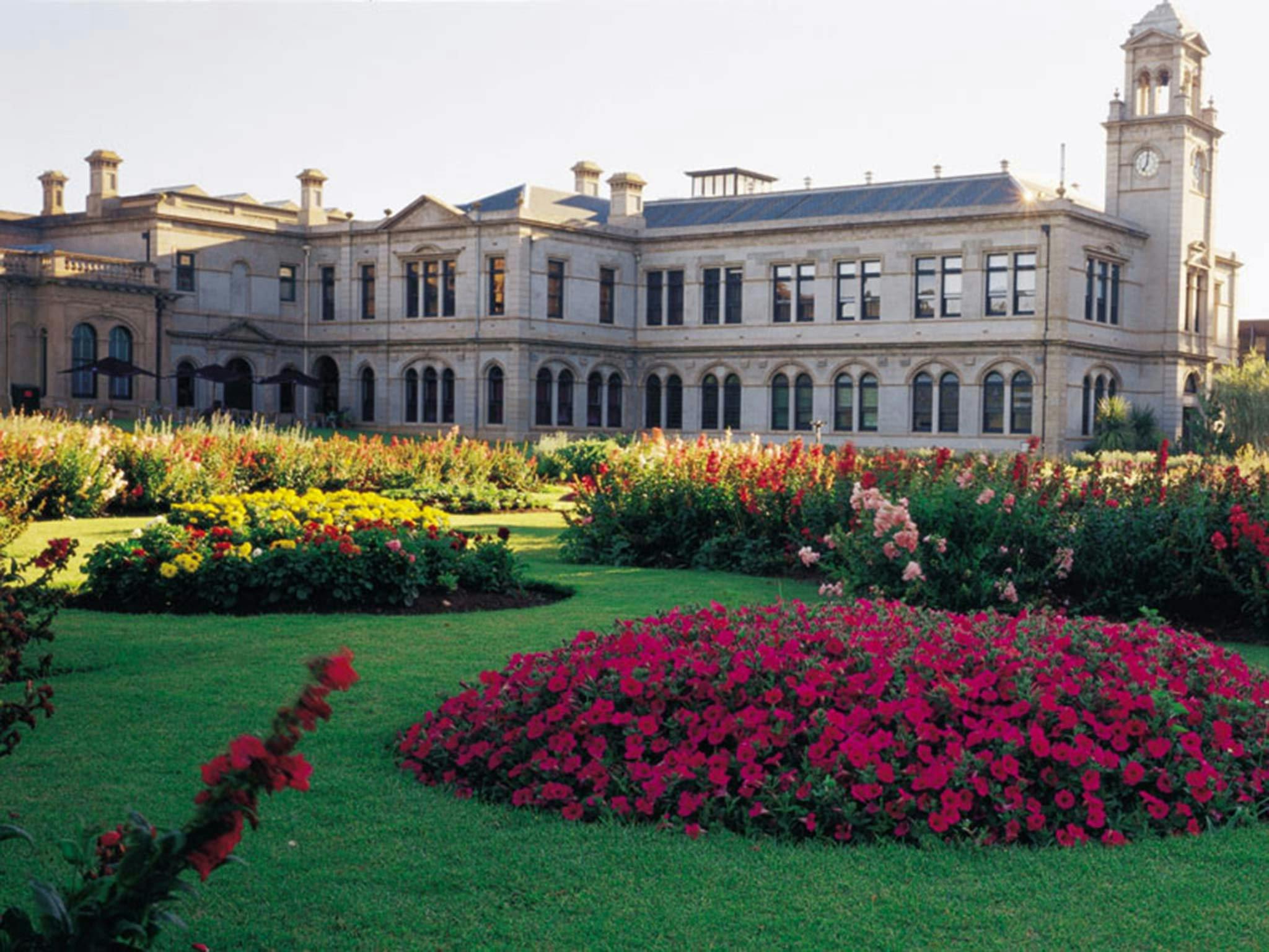 Mansion Hotel & Spa Garden Exterior
