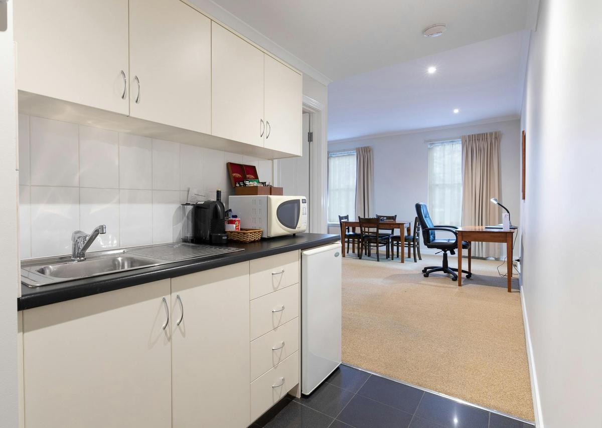 King Spa Suite Kitchenette