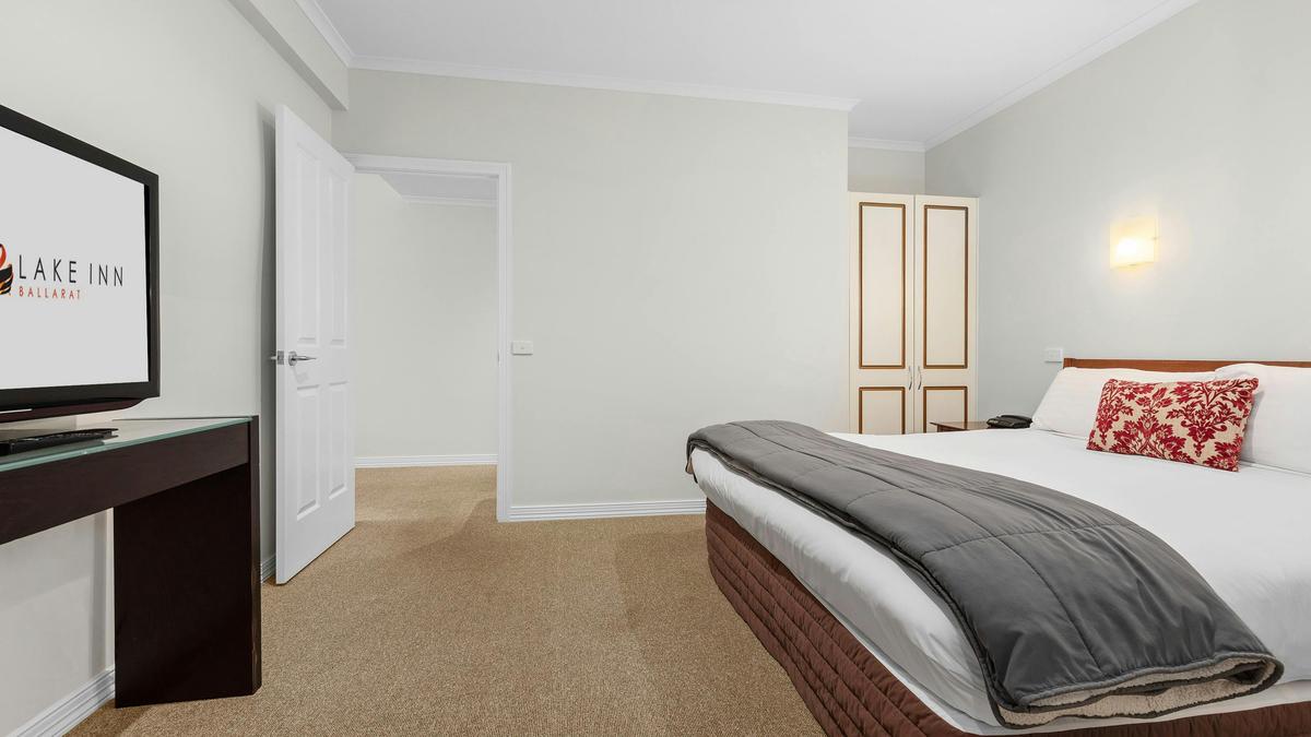 King Spa Suite Bedroom