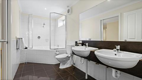 King Spa Suite Bathroom