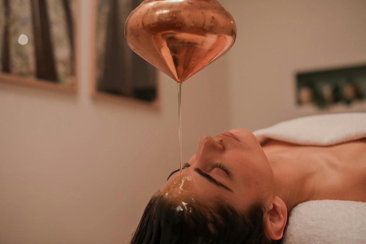 Shirodhara Massage