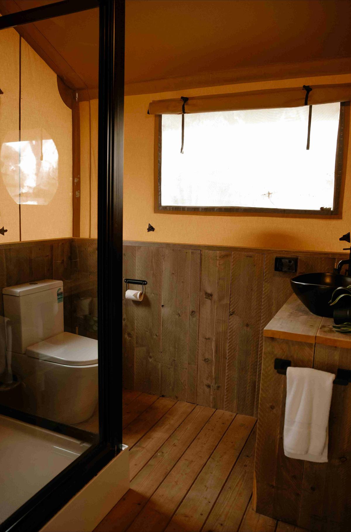 Koondrook Glamping Retreat Bathroom