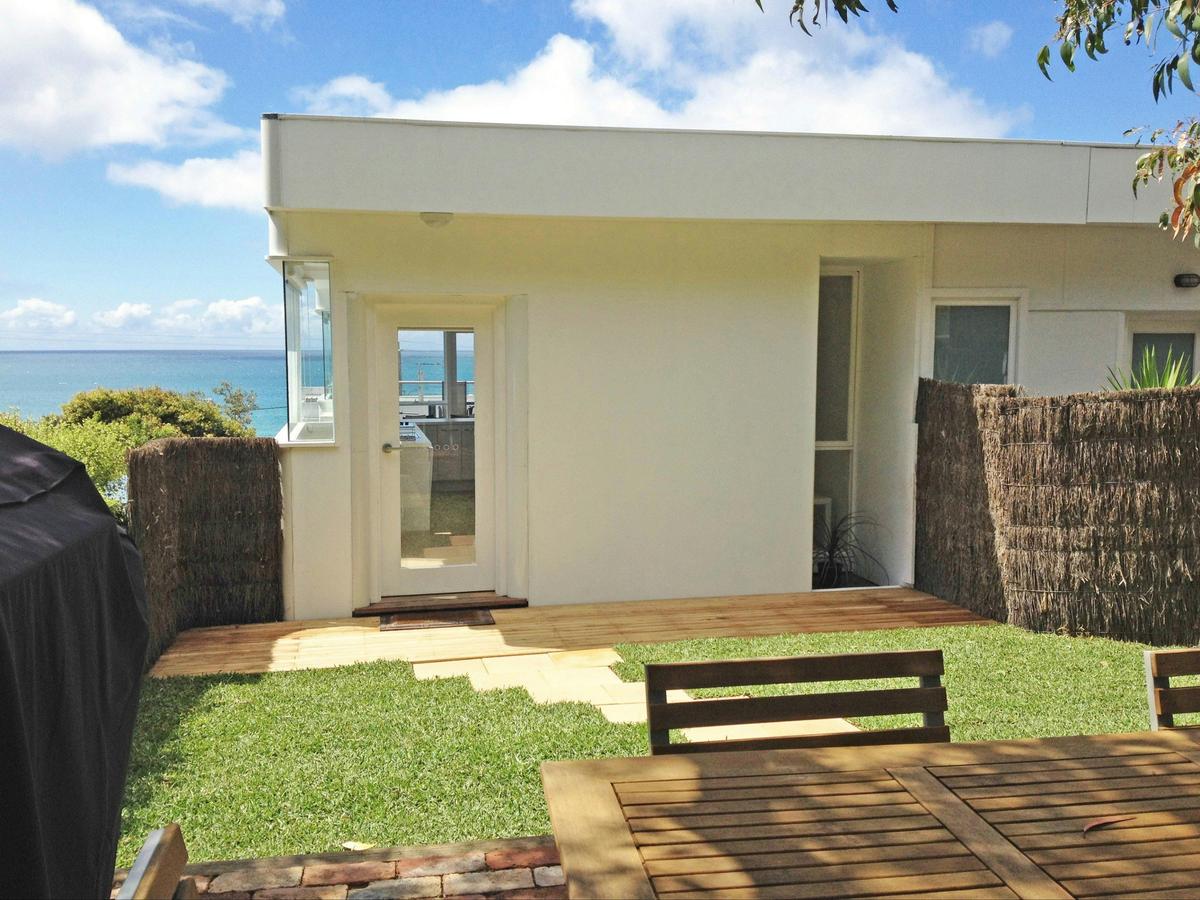 Outdoor entertaining - private yard