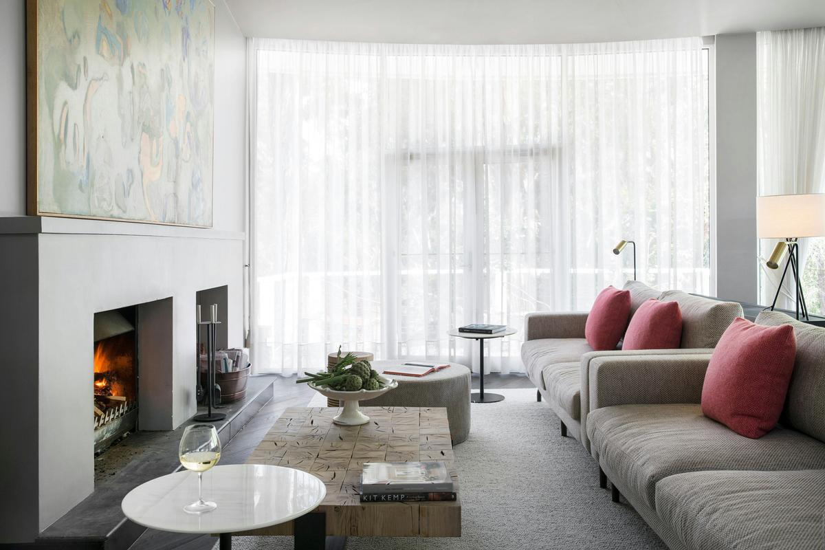 Peninsula Lounge