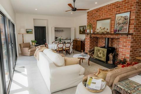 Malmsbury Barn House B&B