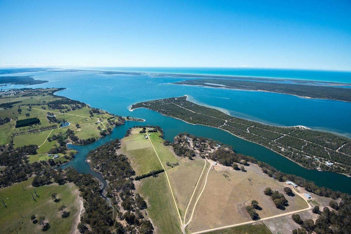 Flight 5 – The Banksia Peninsula and Duck Arm