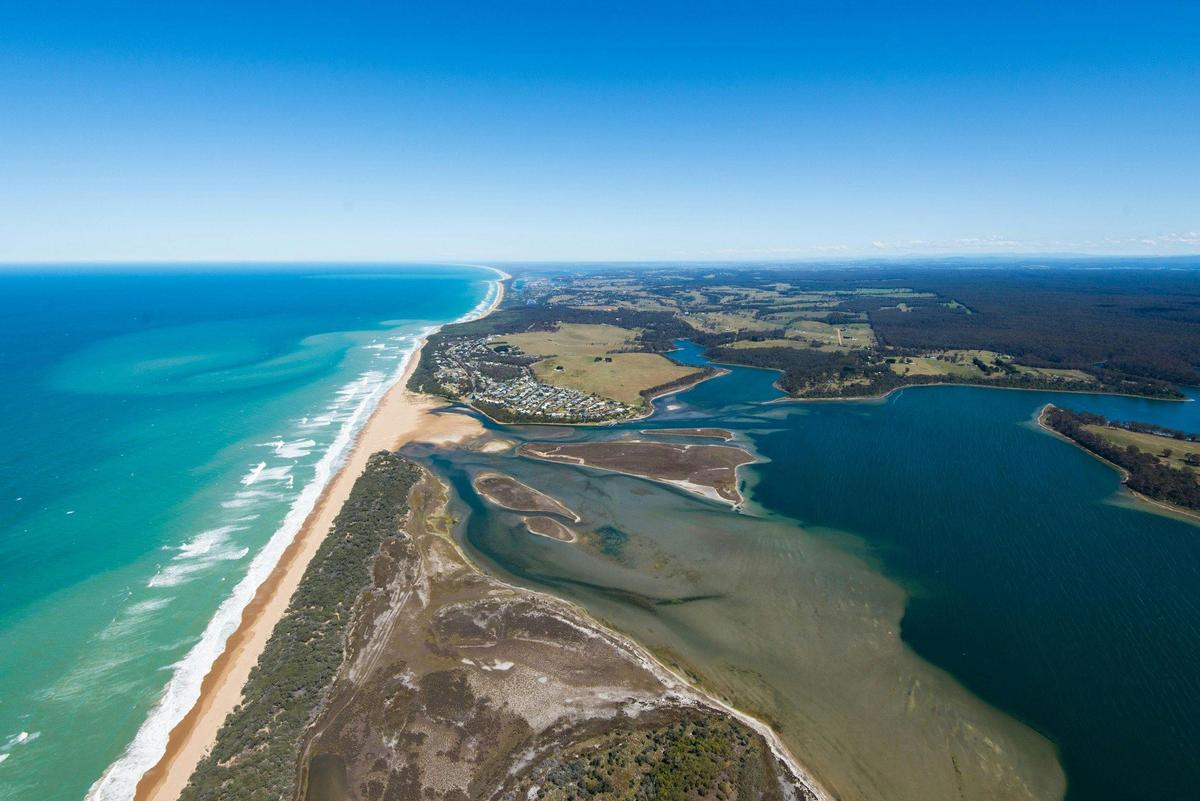 Flight 5 – View of Lakes Tyers and Lakes Tyers Beach looking west
