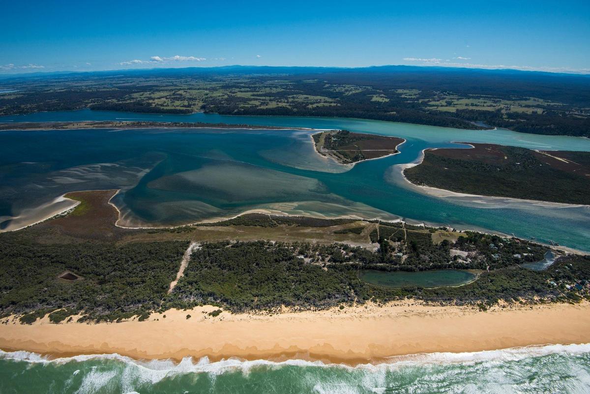 Flight 4 – View of Fraser Island overlooking Ninety Mile Beach and The Barrier