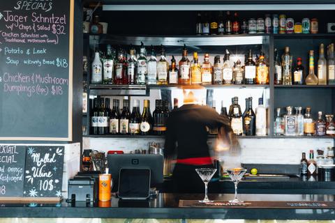 Lakeside Lounge, Bar and Eatery