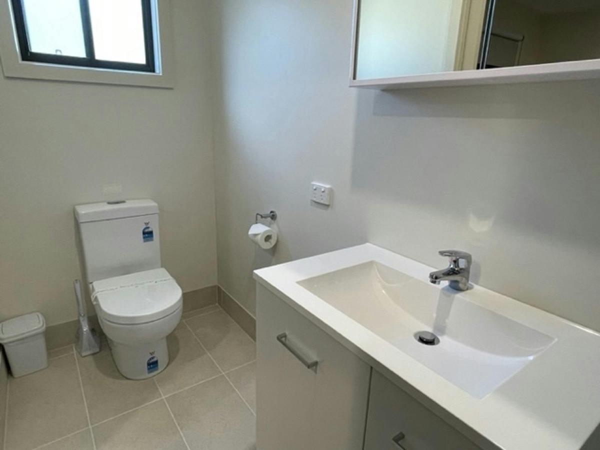 1 Bed Studio Cabin - Bathroom