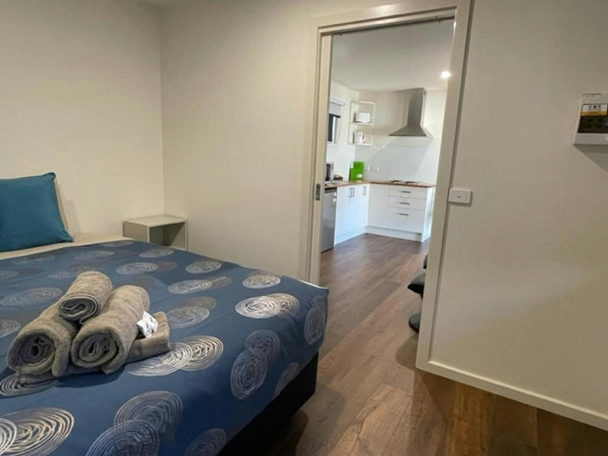 1 Bed Studio Cabin - Bedroom