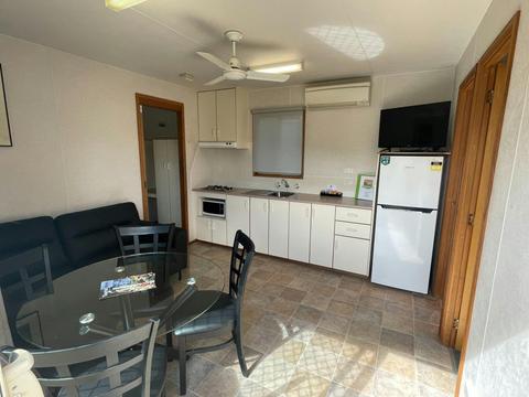 2 Bed Standard Cabin - Kitchen / Dining