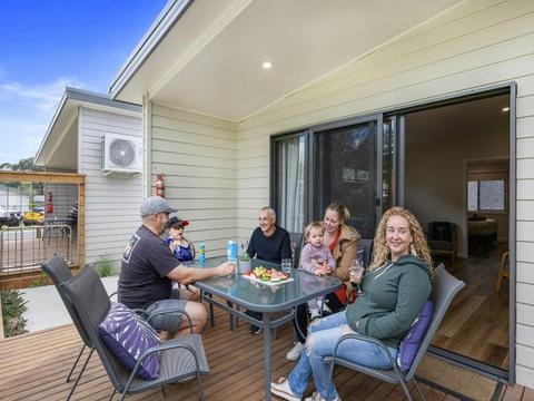 2 Bed Deluxe Cabin - Deck