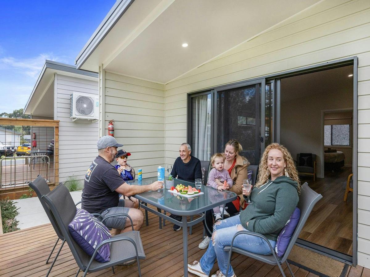 2 Bed Deluxe Cabin - Deck