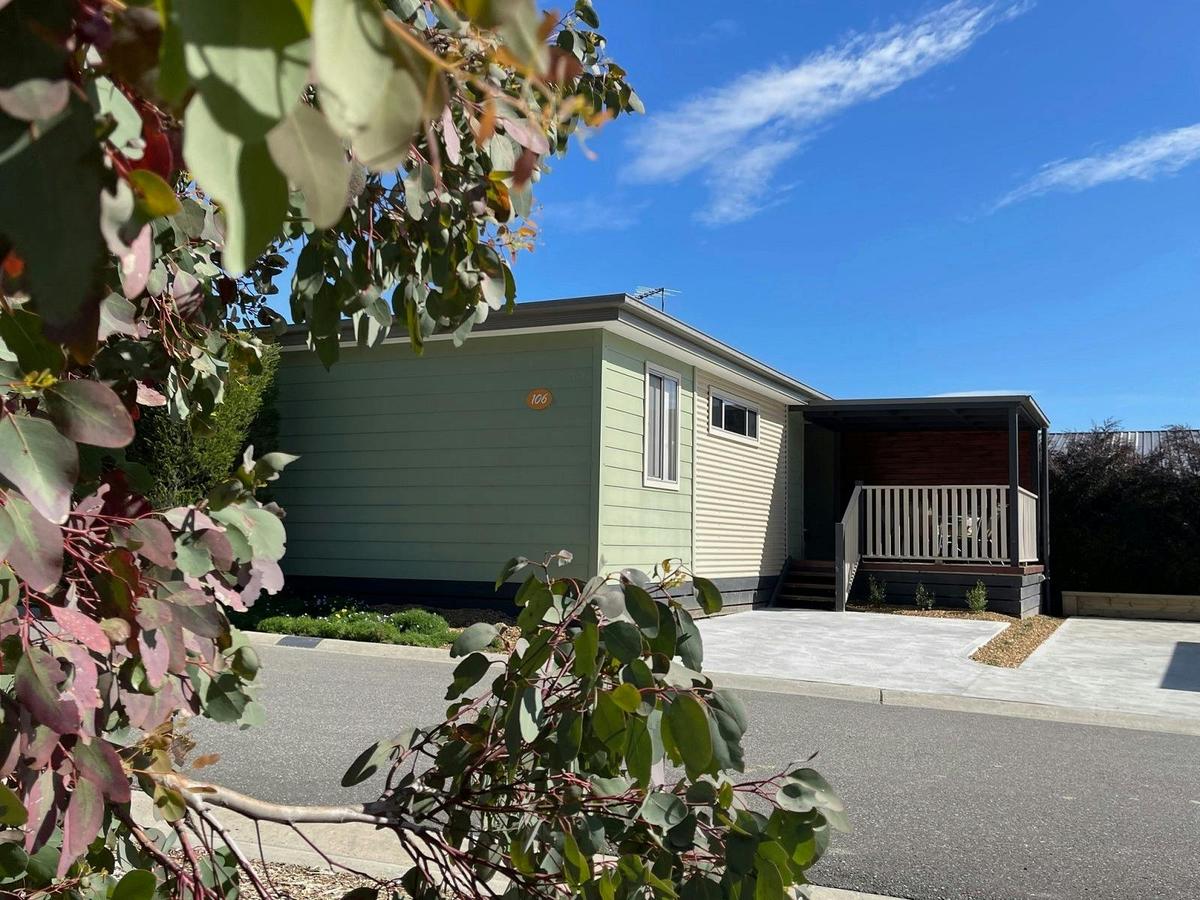 2 Bed Studio Cabin - Outside