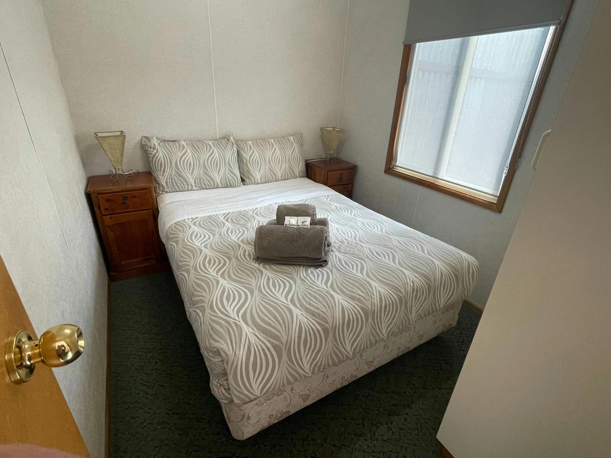 2 Bed Standard Cabin - Main Bedroom