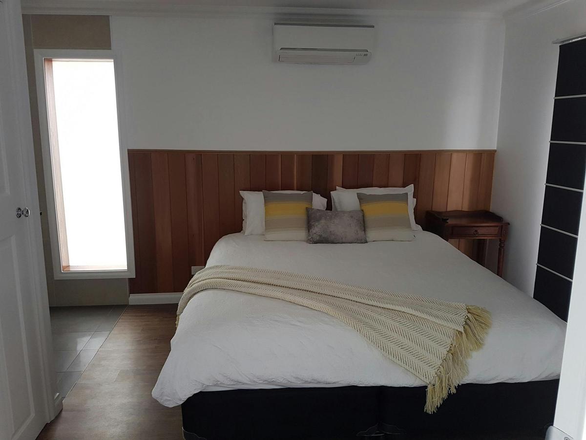 Second Room King bed or Twin Singles