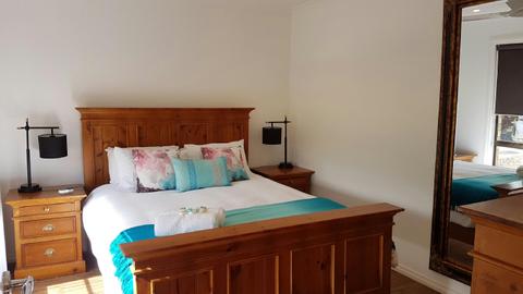 Master Bedroom queen bed