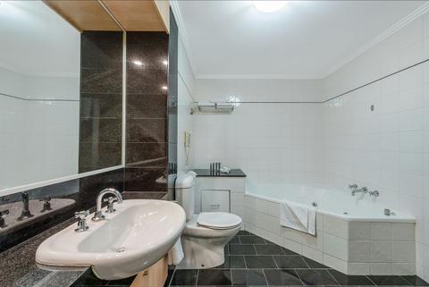 Deluxe One Bedroom Spa Apartment