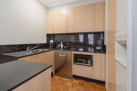 Deluxe One Bedroom Spa Apartment