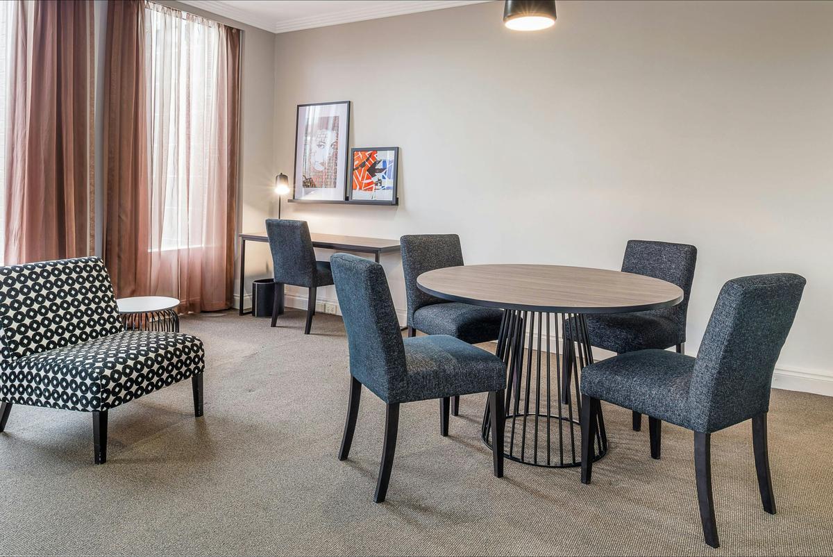 Deluxe One Bedroom Spa Apartment