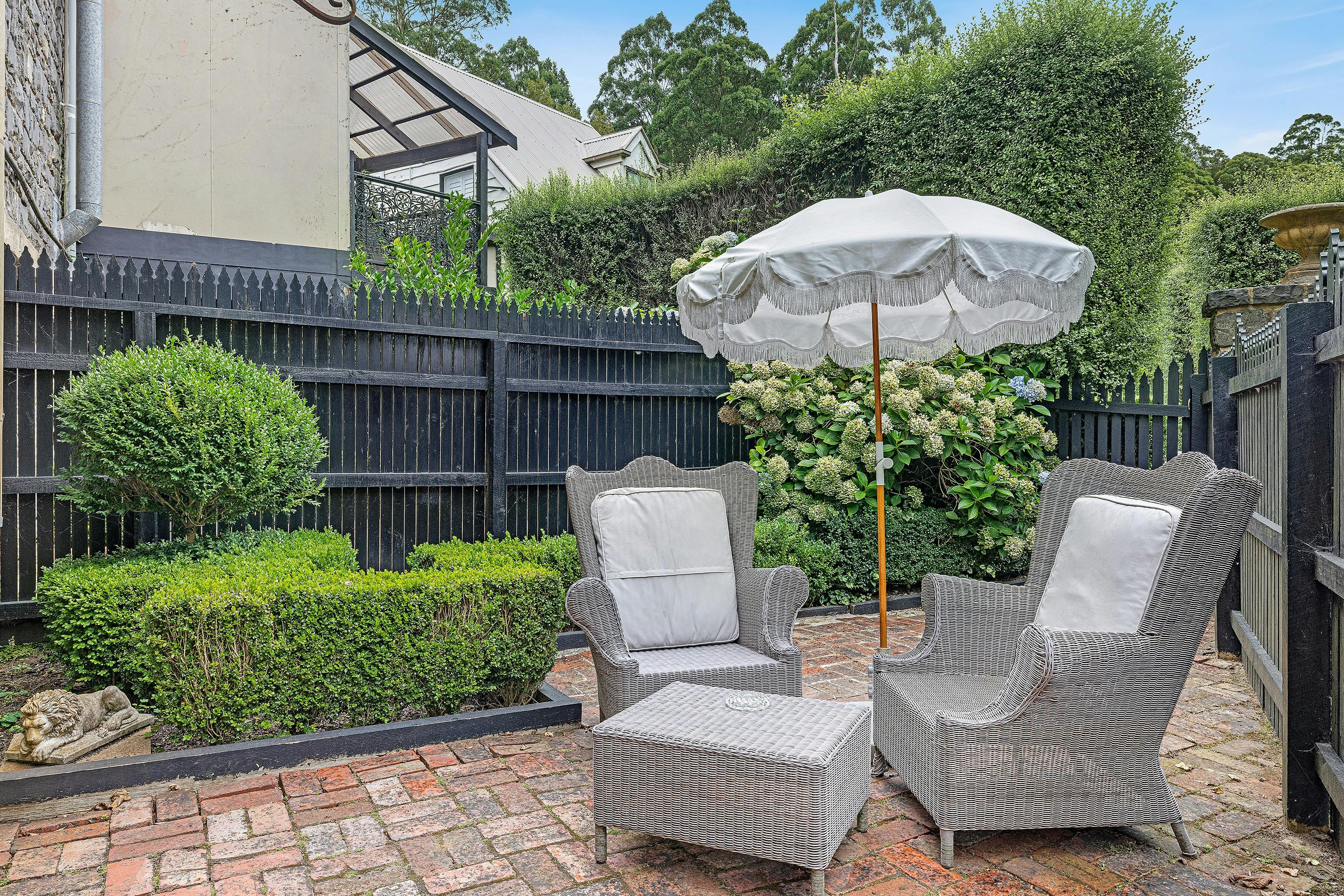 Private Courtyard King Arthur