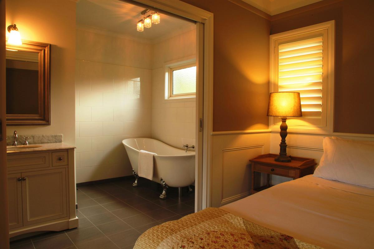 Spring Cottage with clawfoot bath