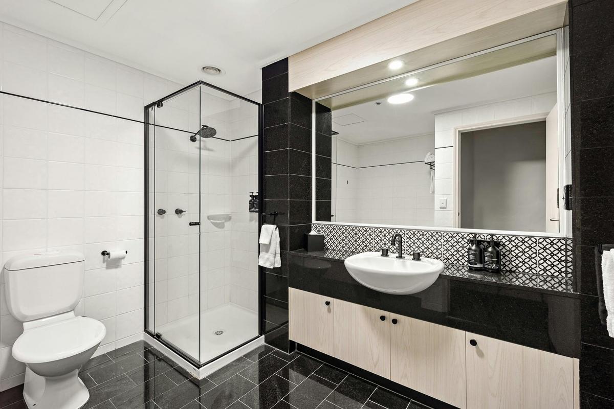Ensuite Bathroom with Shower