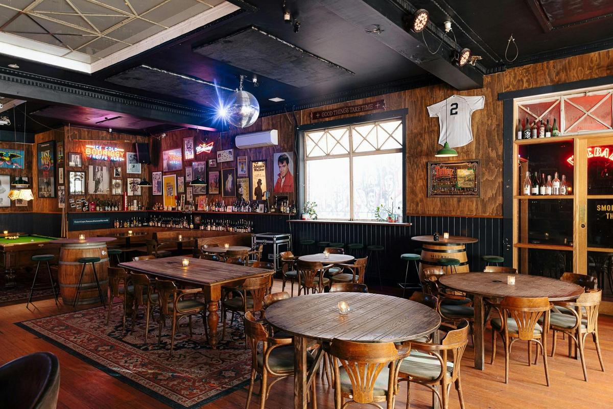 Lulie Tavern Indoors