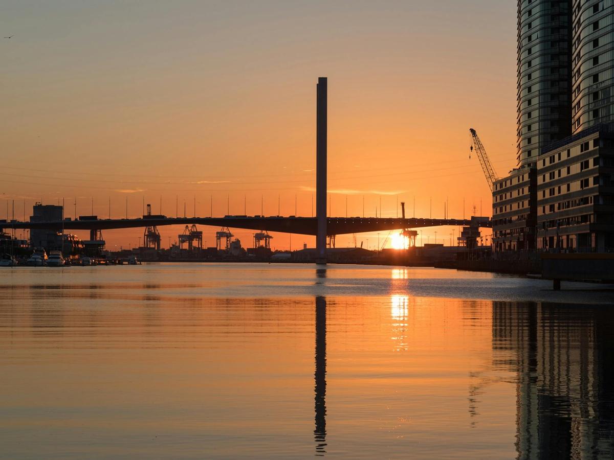 Enjoy great views of Melbourne's sunset whilst cruising on the Yarra River