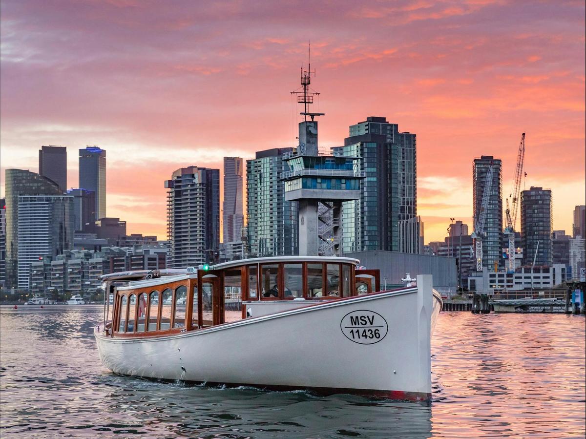 Melbourne city sights cruises and tours take stunning photos