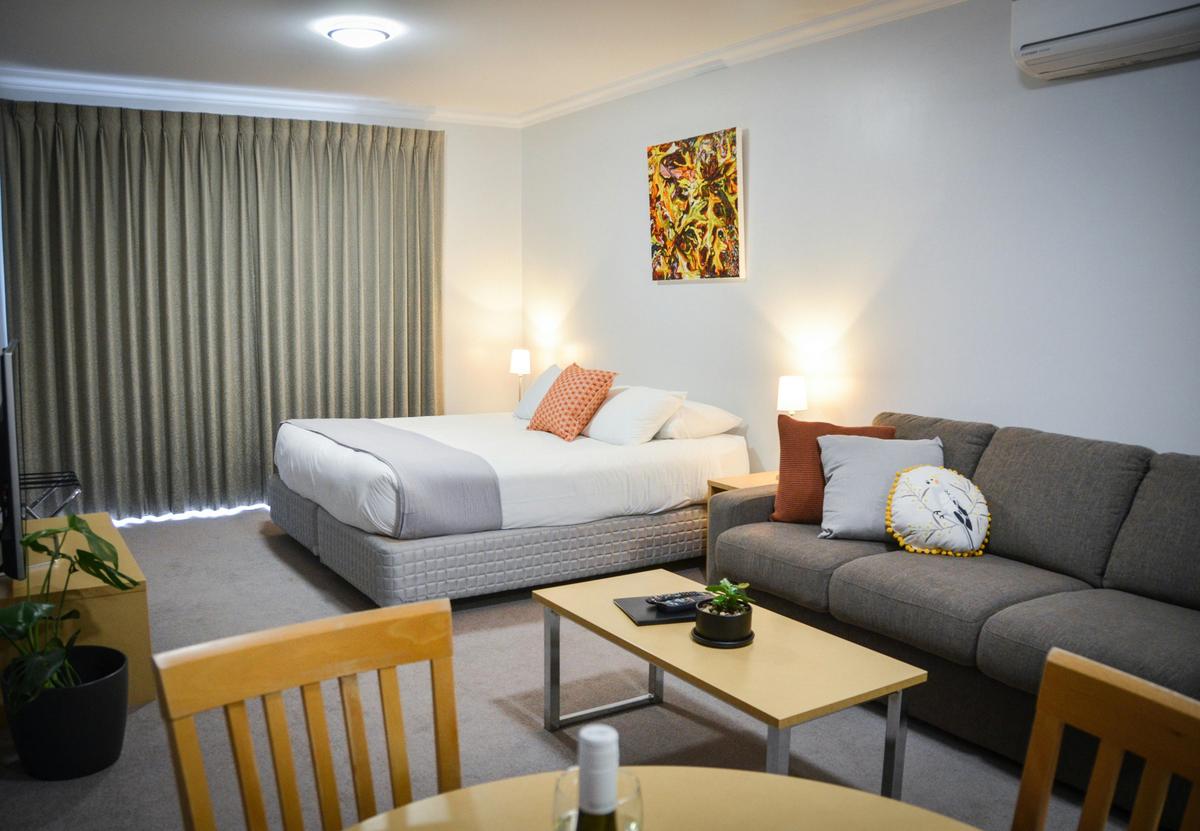 Mansfield Apartments Studio 4