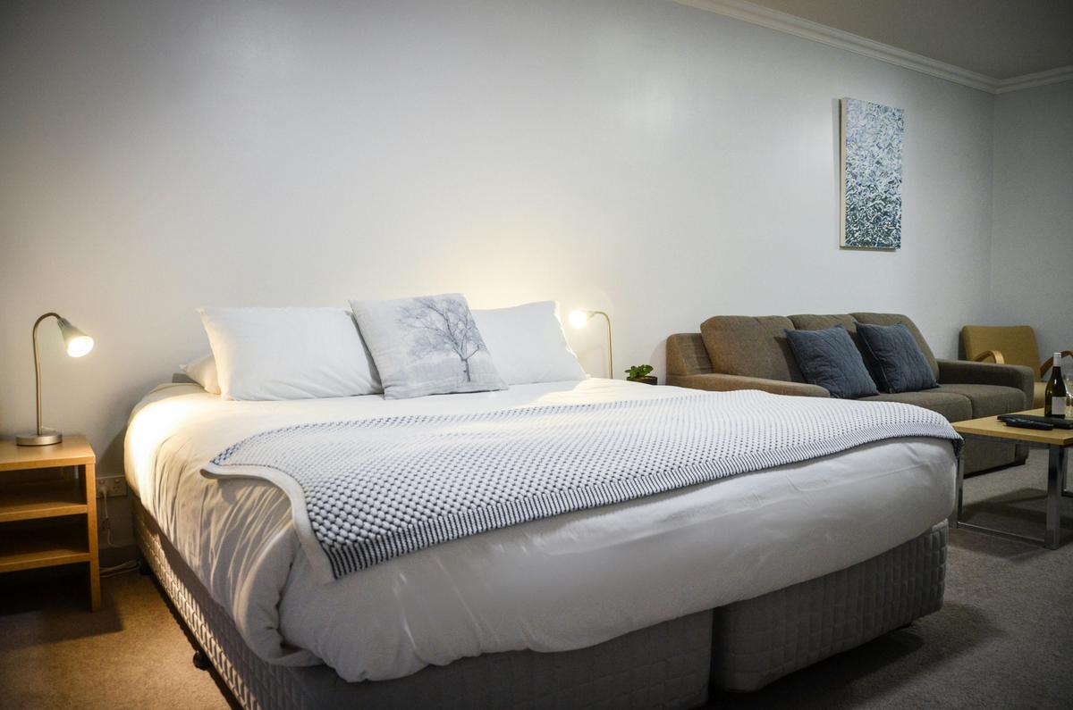 Mansfield Apartments Studio 3