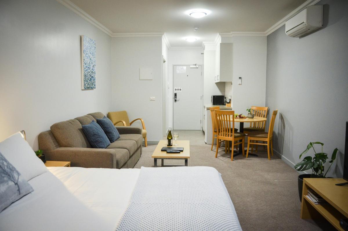 Mansfield Apartments Studio 3