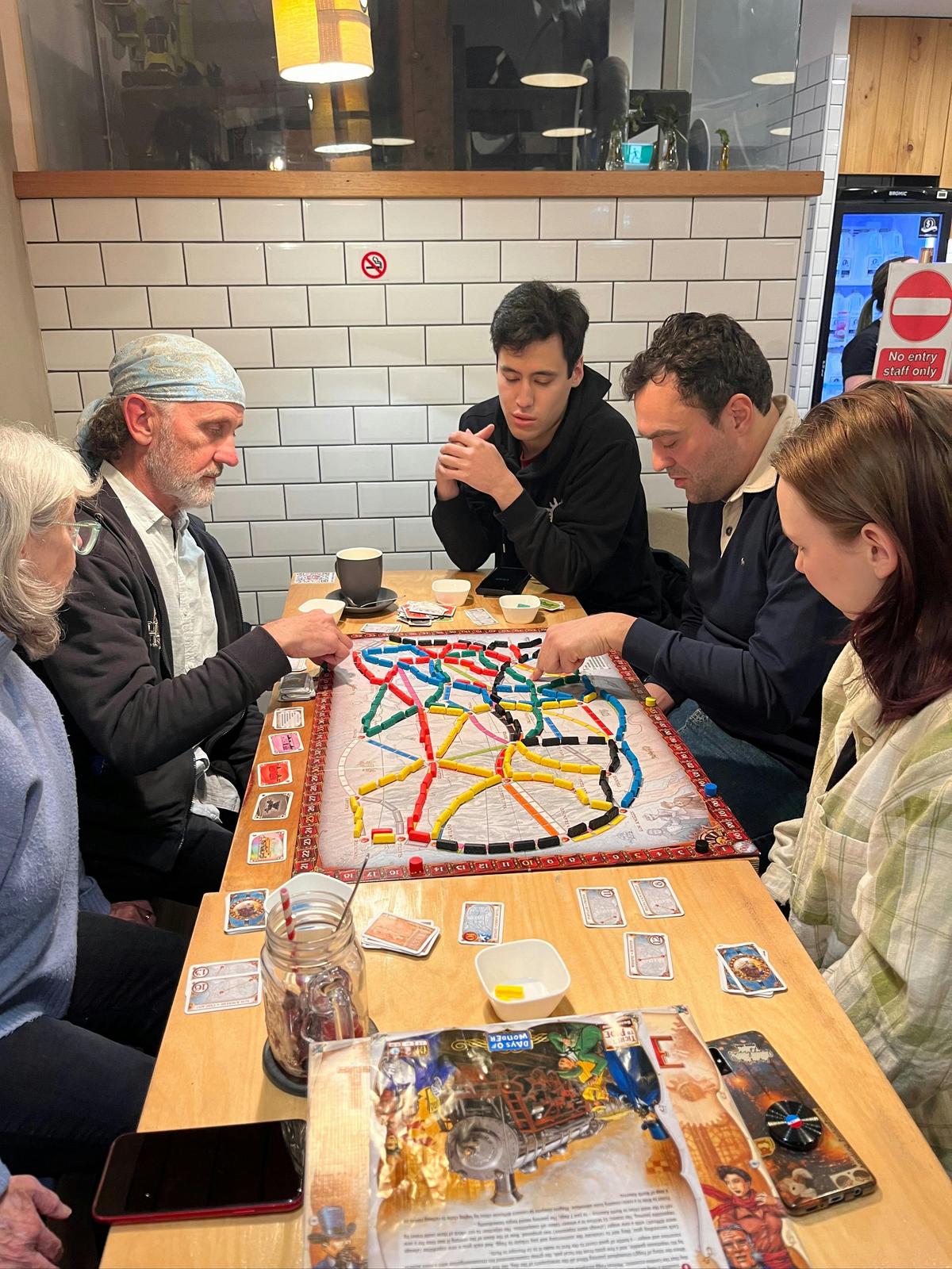 People are playing Ticket to ride