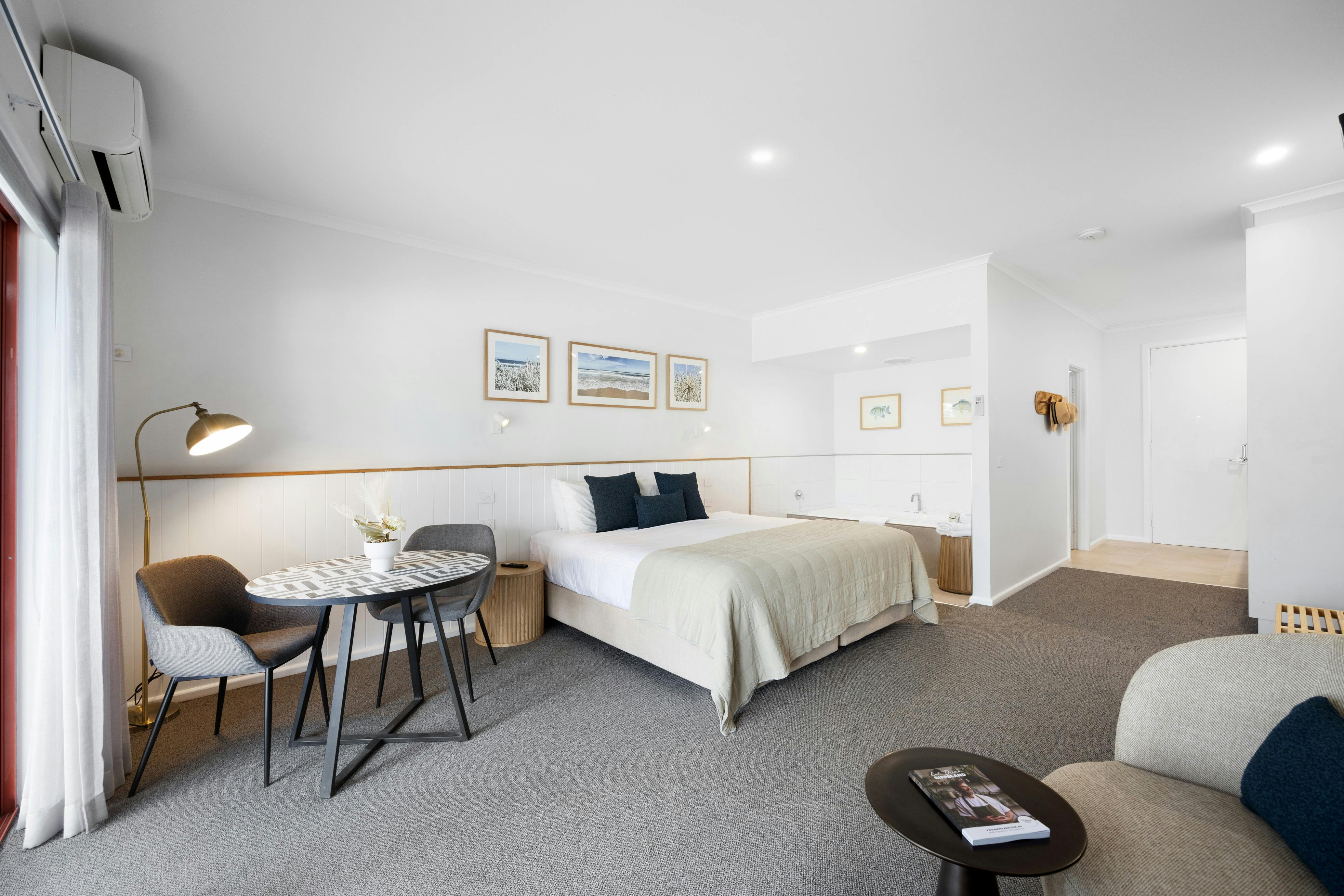 Waterfront motel spa room