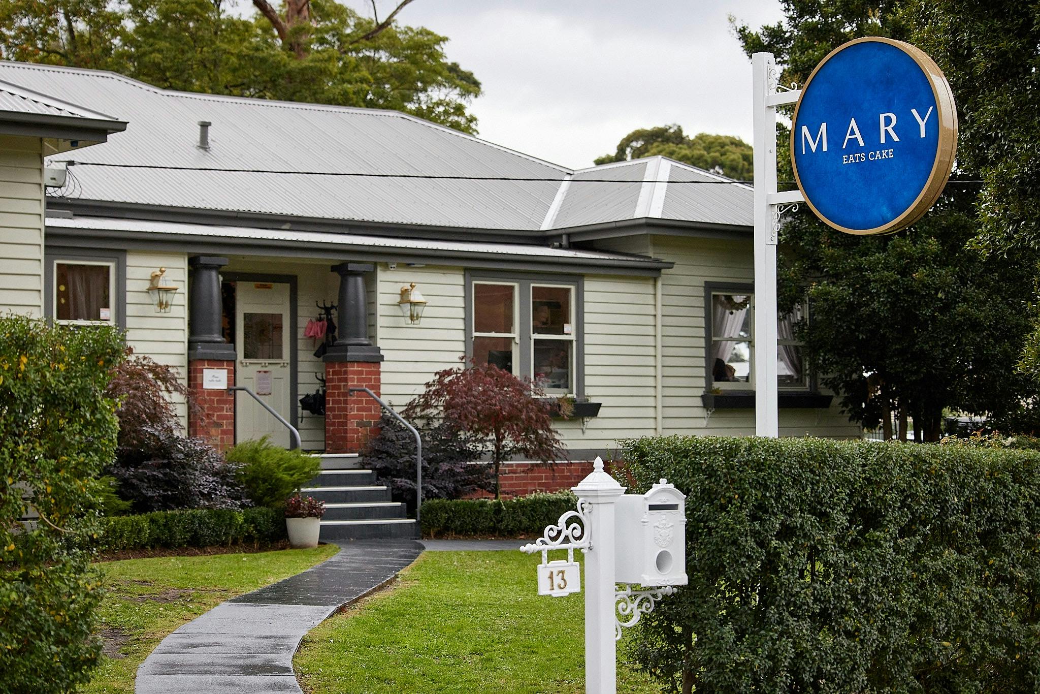 Montrose cottage, with Mary Eats Cake sign out the front