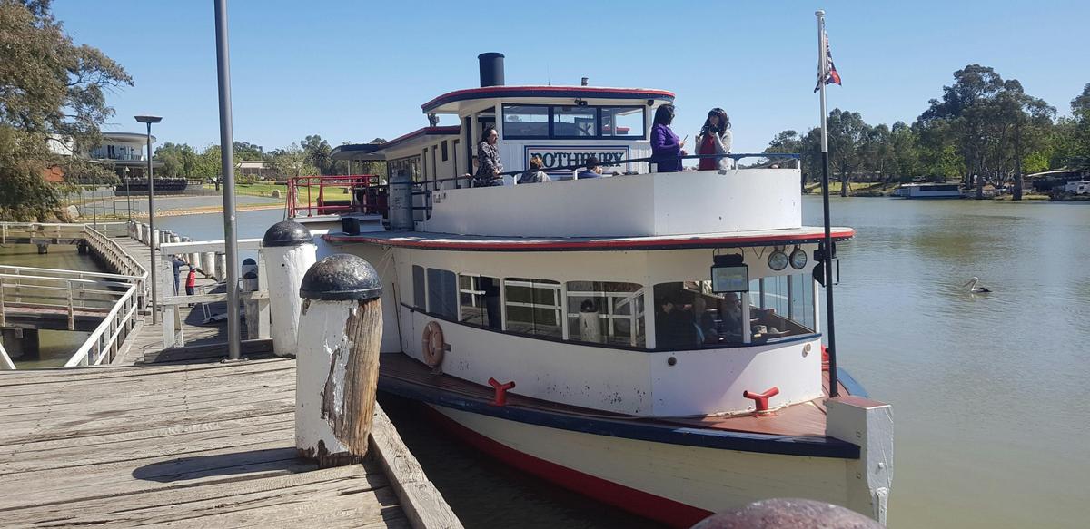 Paddle Vessel Rothbury boarding passengers at the Mildura Wharf.