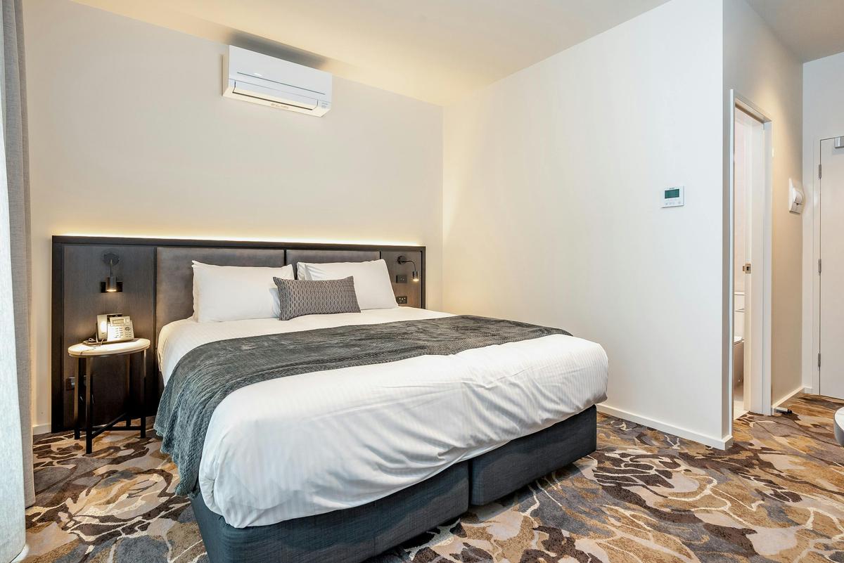 Mantra Shepparton King Guest Suite Bed