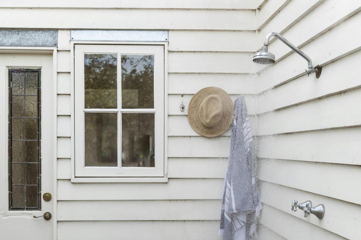 Outdoor hot/cold shower