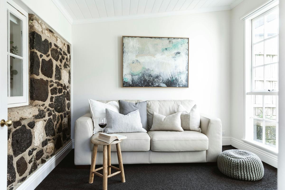 Second loungeroom in sunroom