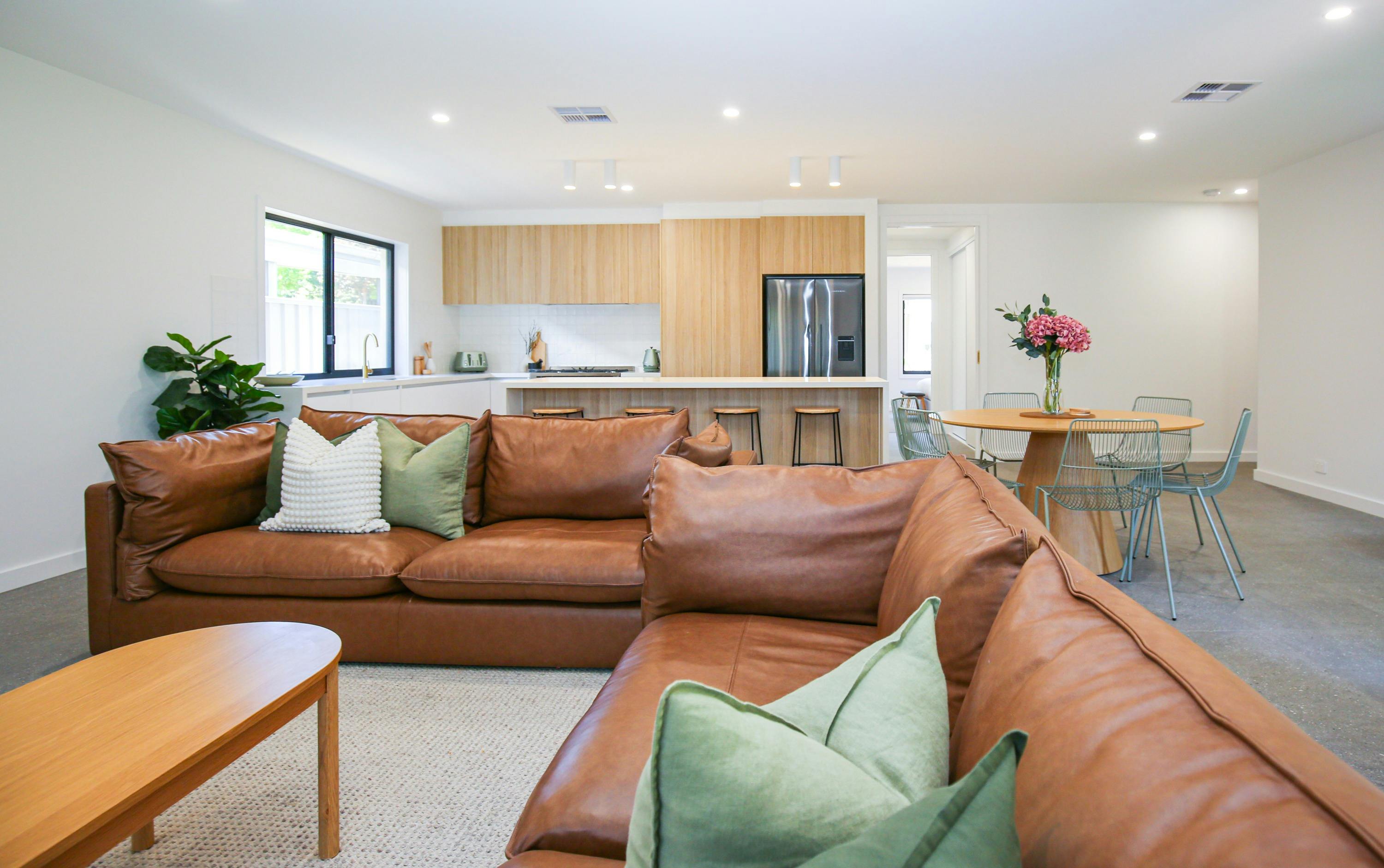 Manning Retreat Lounge