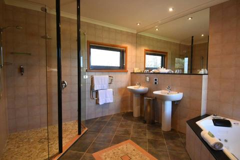 Meringa Springs Luxury Resort
