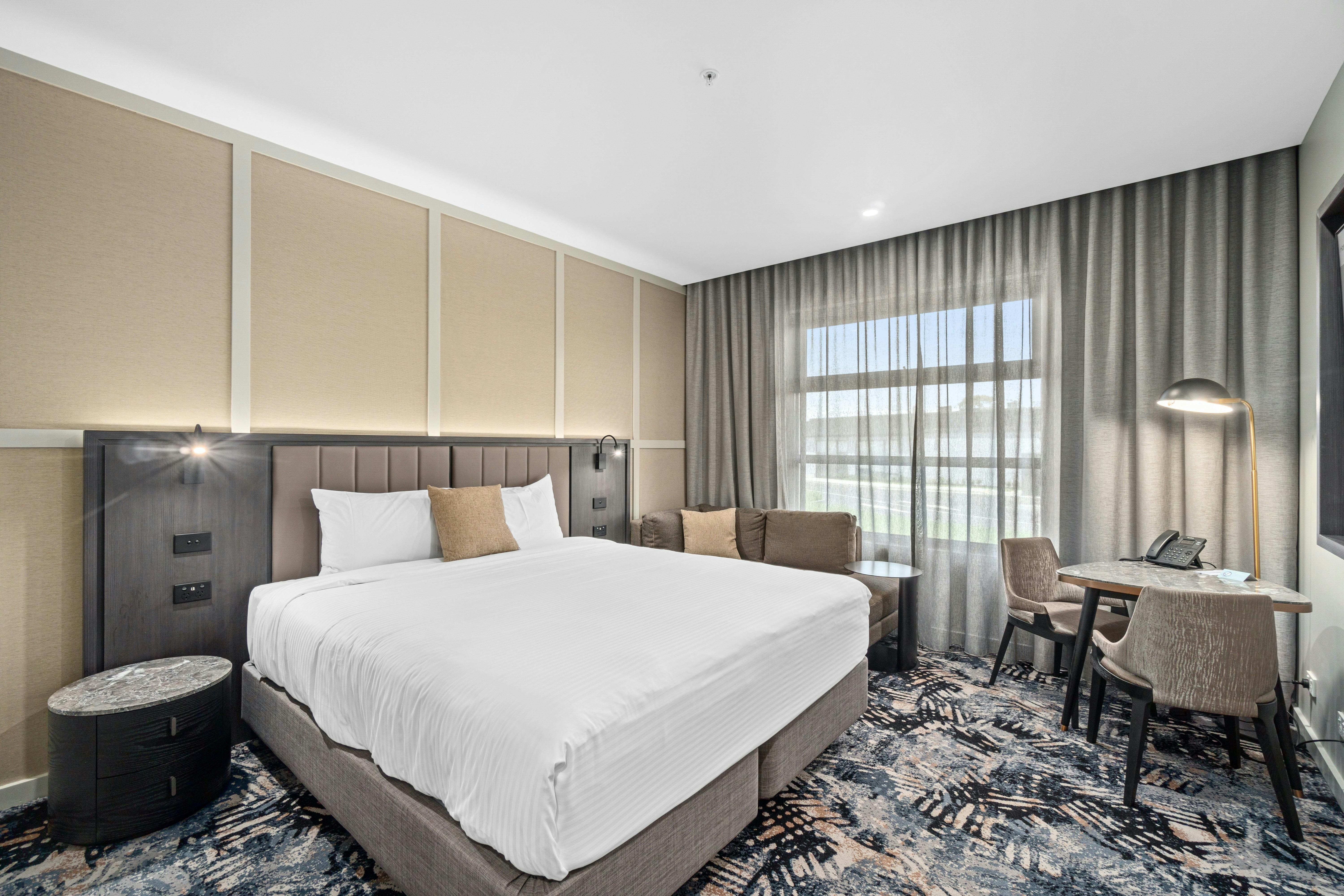 Deluxe Room with 1 king bed